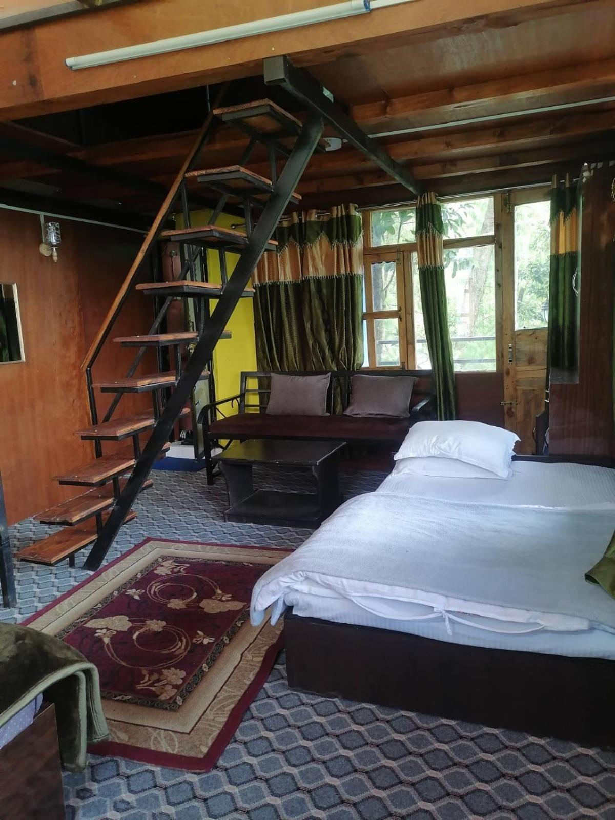 Jungle Crown Organic Homestay 나가르코트 외부 사진